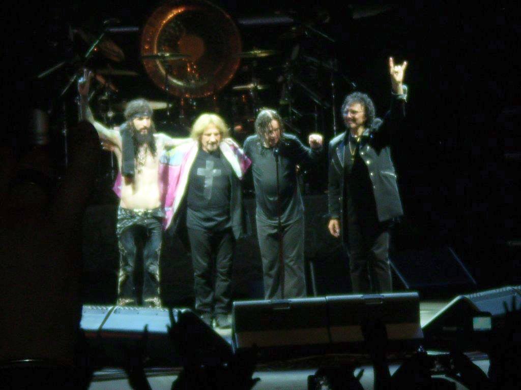 Tony and Sabbath bowing at the end of New Jersey Gig, 4 August 2013 (By Lou Moritz)