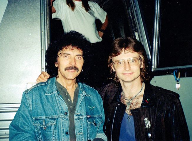 Tony meeting fans in 1995. By Eric Vysther 