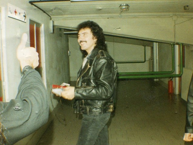 Tony in Florence, Italy. Cross Purposes tour 1994. By Daniele Naldi